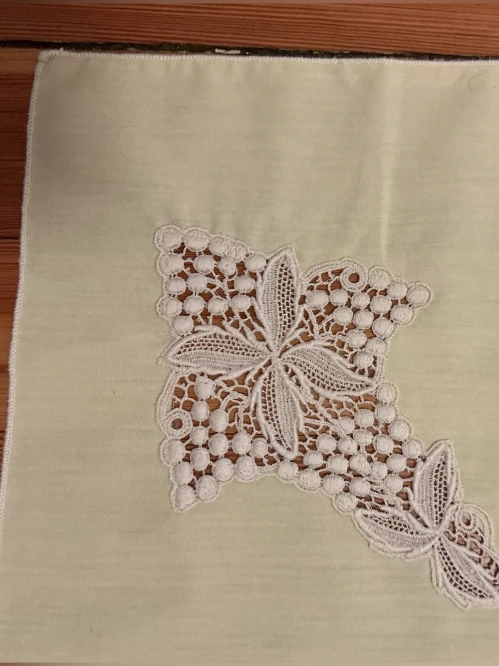 🔹 Antique Hand tatted Lace Lemon-y Linen Tablecloth
